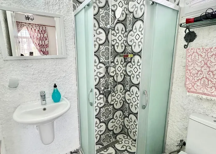 Hotel Aisem By Hire 2*