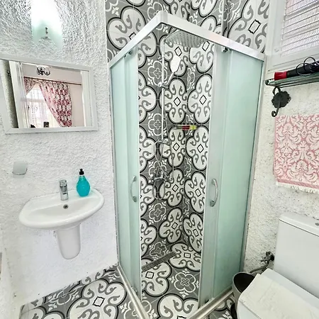 فندق Aisem By Hire 2*